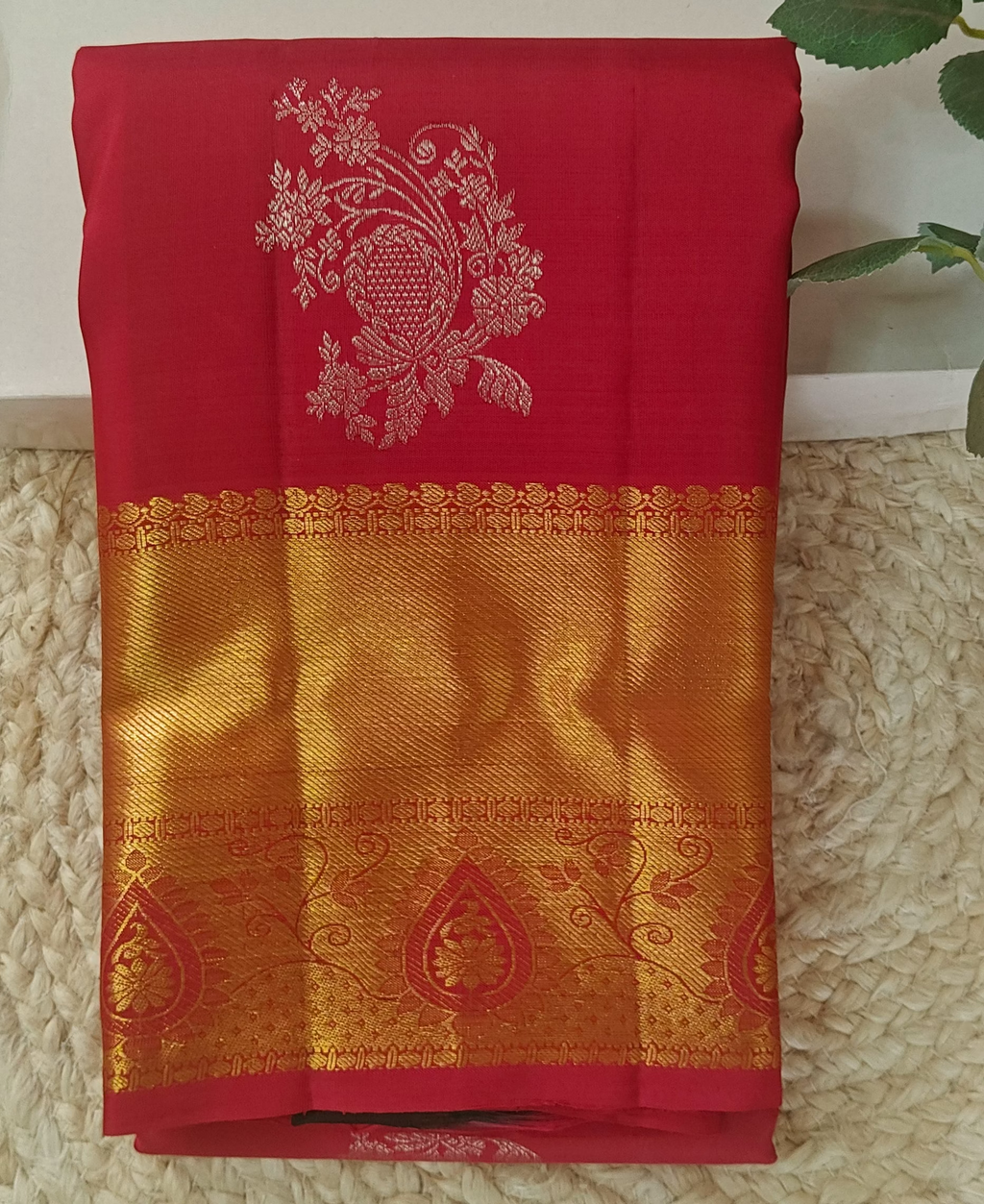 Pure Kanchipuram Handloom Silk Saree –Red and Green Contrast Blouse