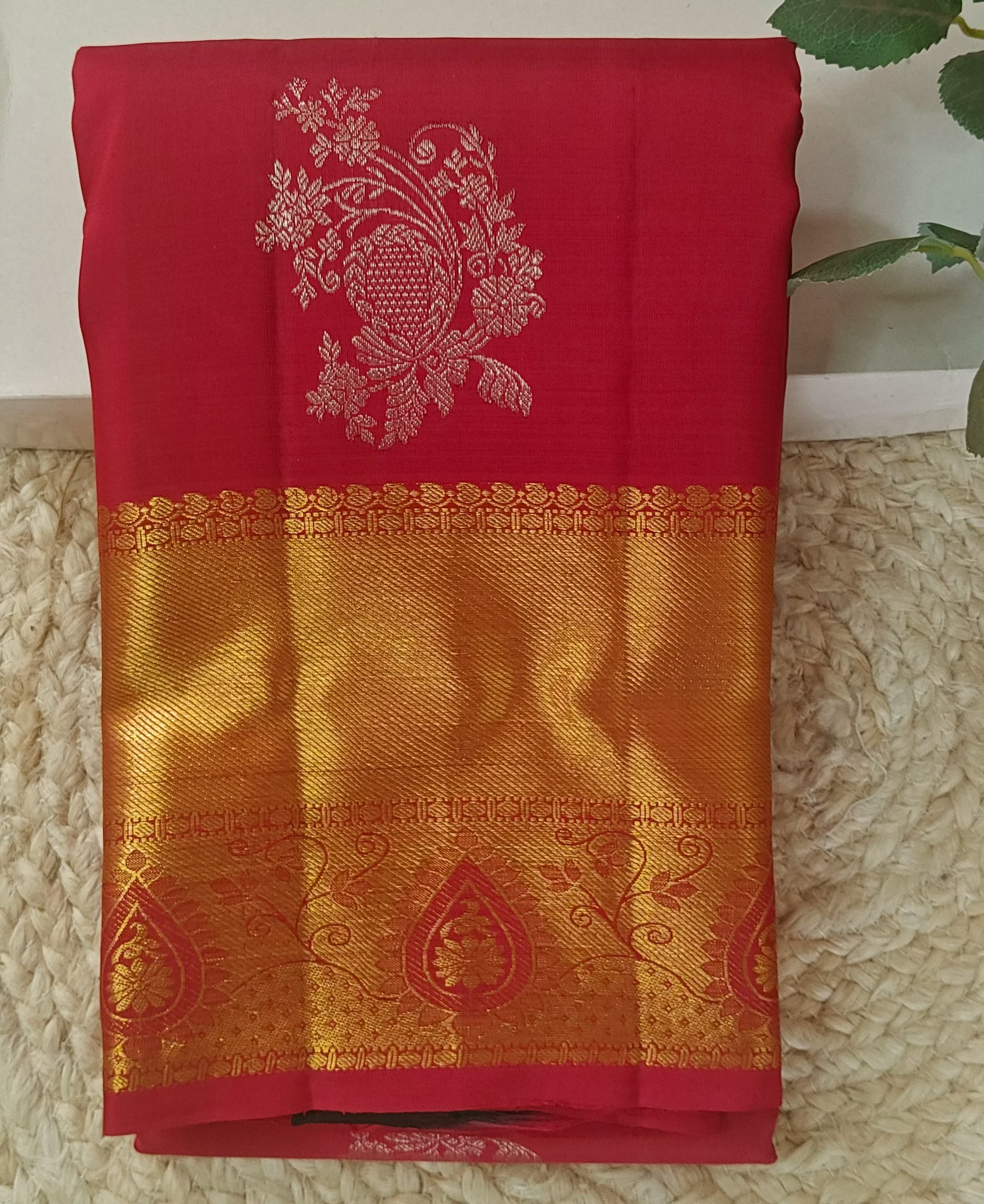 Pure Kanchipuram Handloom Silk Saree –Red and Green Contrast Blouse