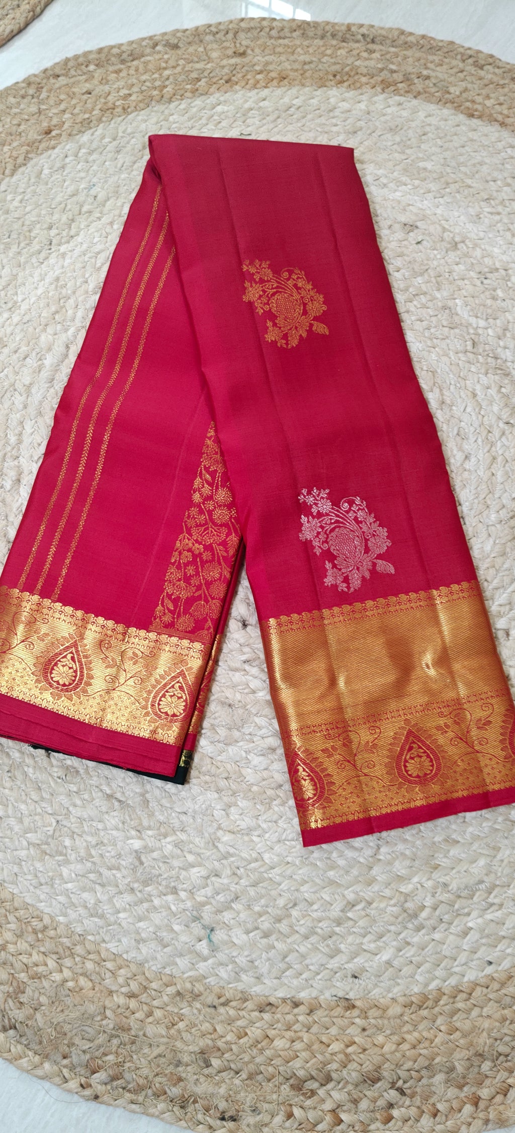 Pure Kanchipuram Handloom Silk Saree –Red and Green Contrast Blouse