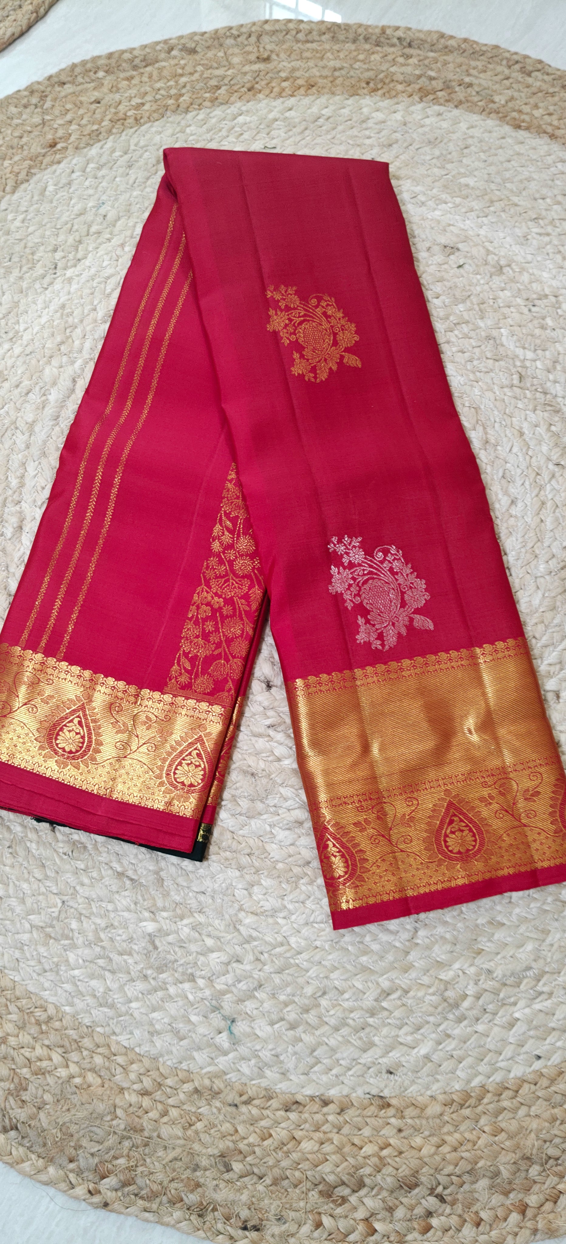 Pure Kanchipuram Handloom Silk Saree –Red and Green Contrast Blouse