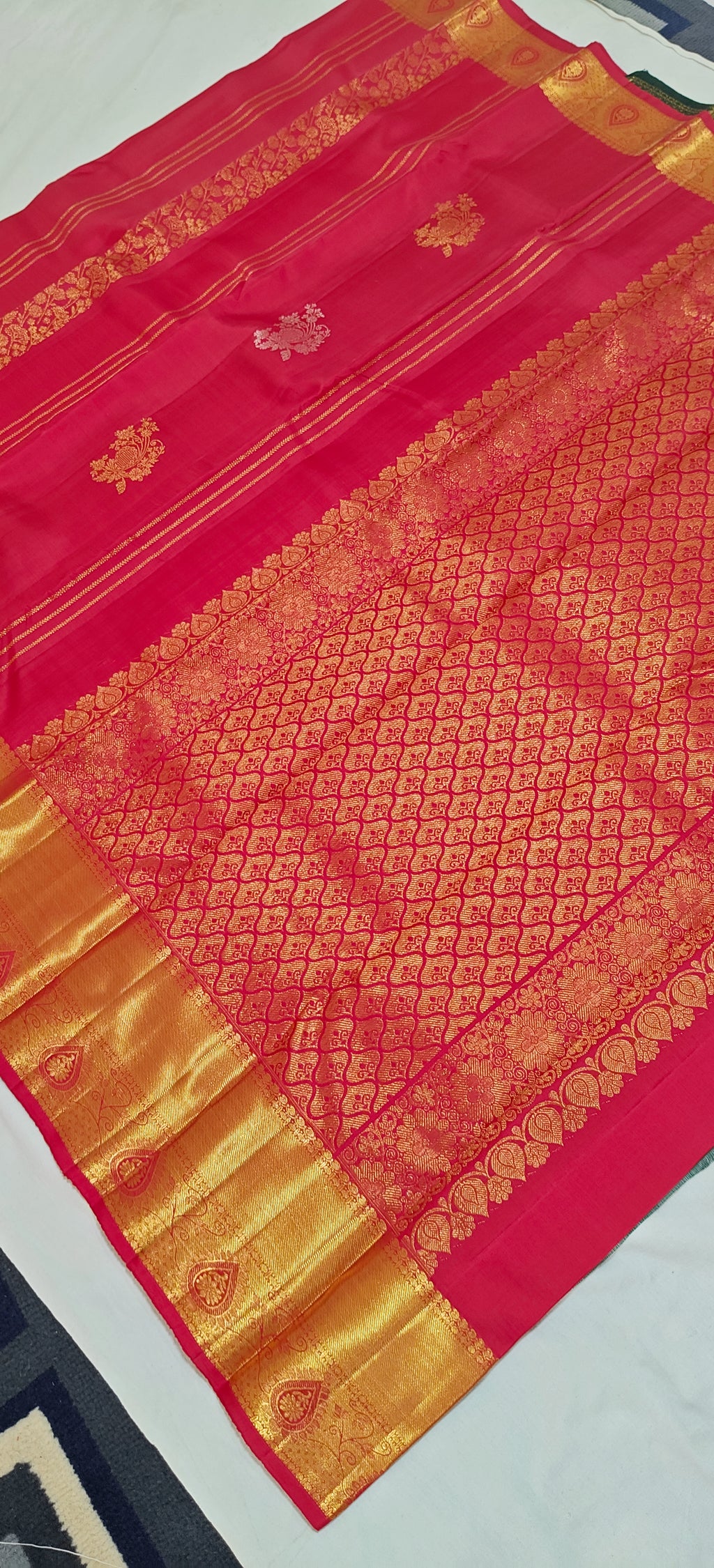 Pure Kanchipuram Handloom Silk Saree –Red and Green Contrast Blouse