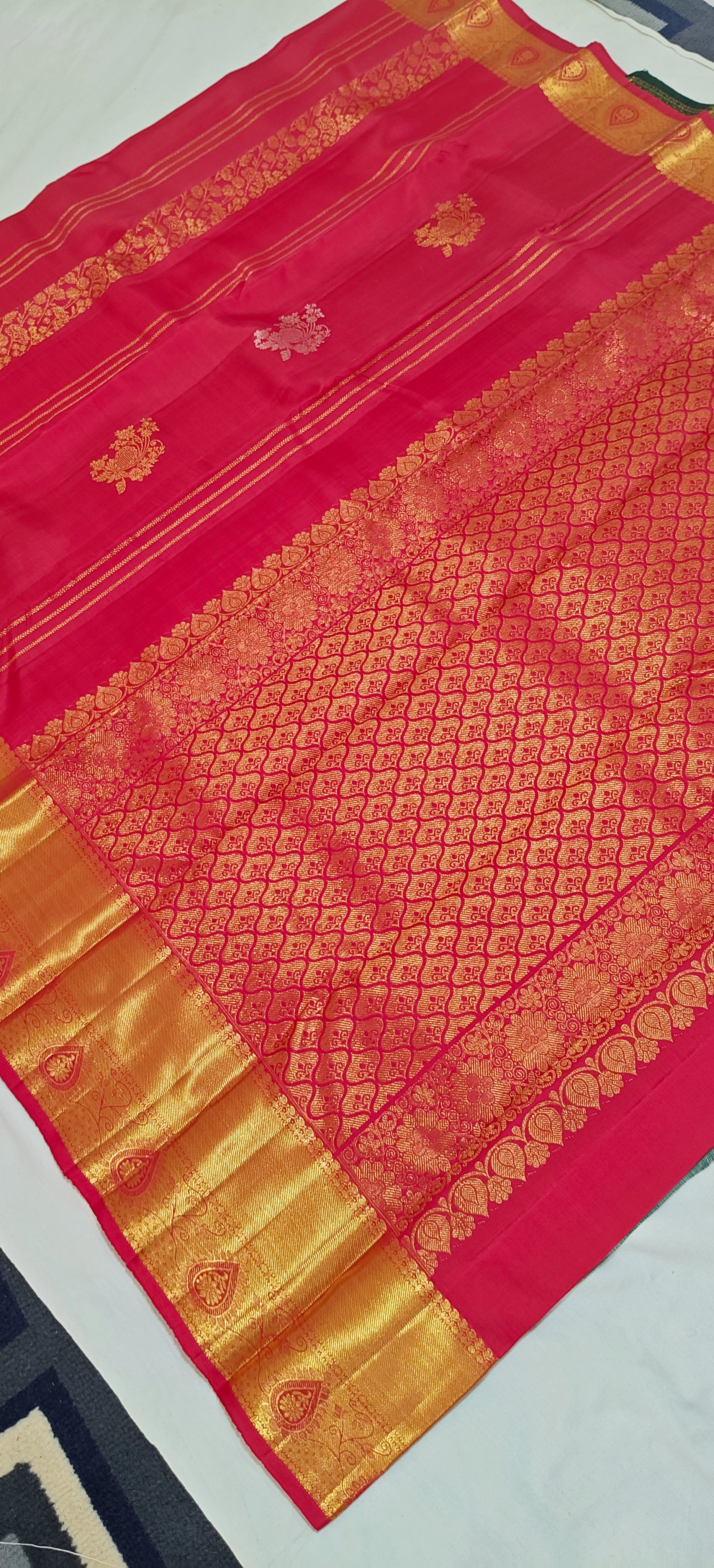 Pure Kanchipuram Handloom Silk Saree –Red and Green Contrast Blouse