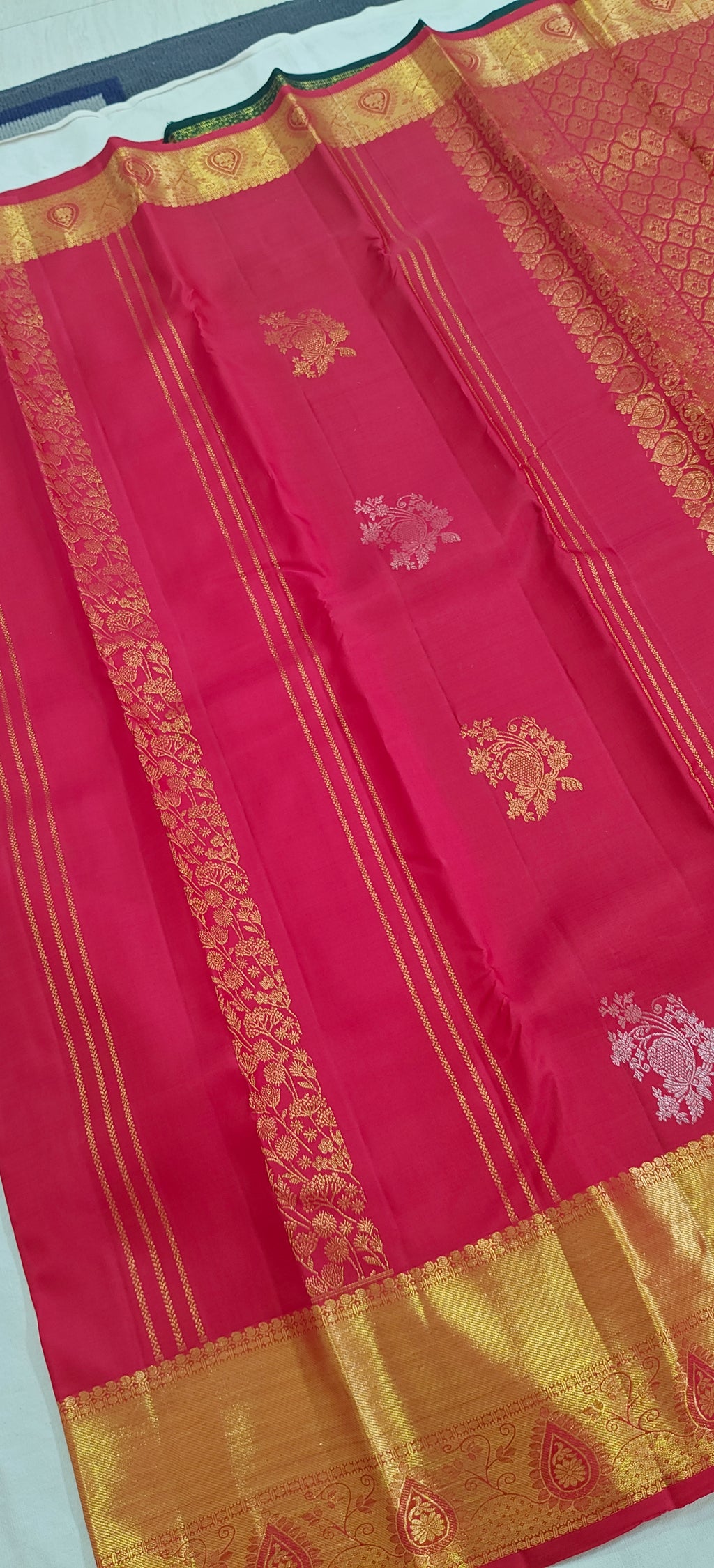 Pure Kanchipuram Handloom Silk Saree –Red and Green Contrast Blouse