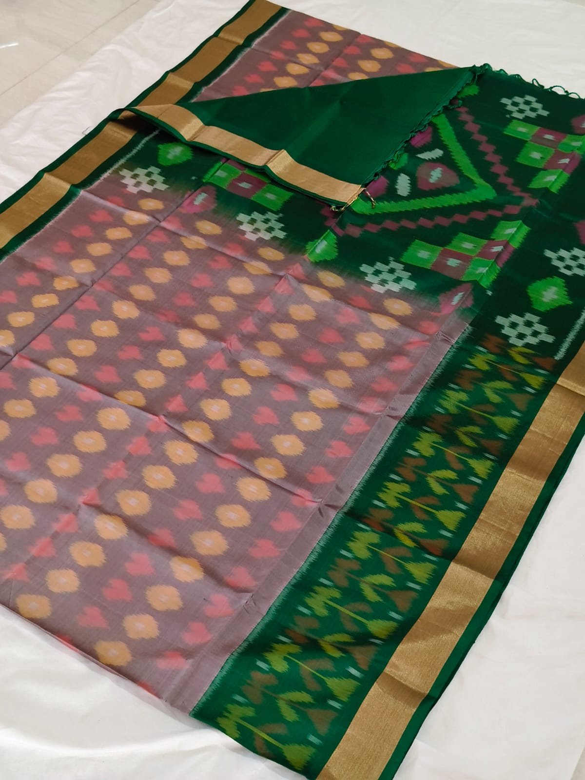 Pochampally Pure Silk Saree – Grey & Green