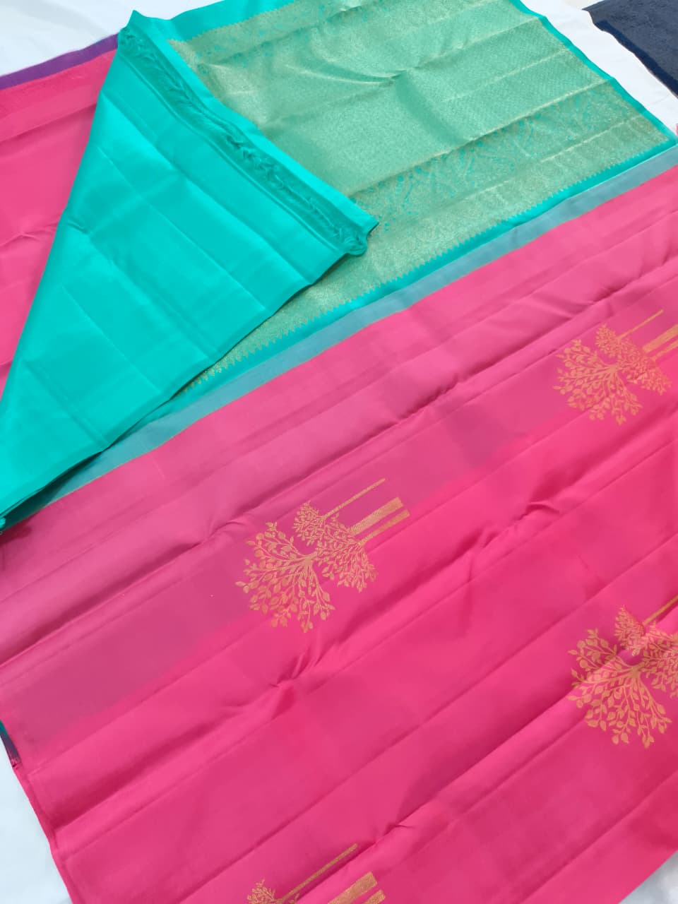 Pure Kanchipuram Handloom Borderless Silk Saree - Light Pink with Turquoise Contrast