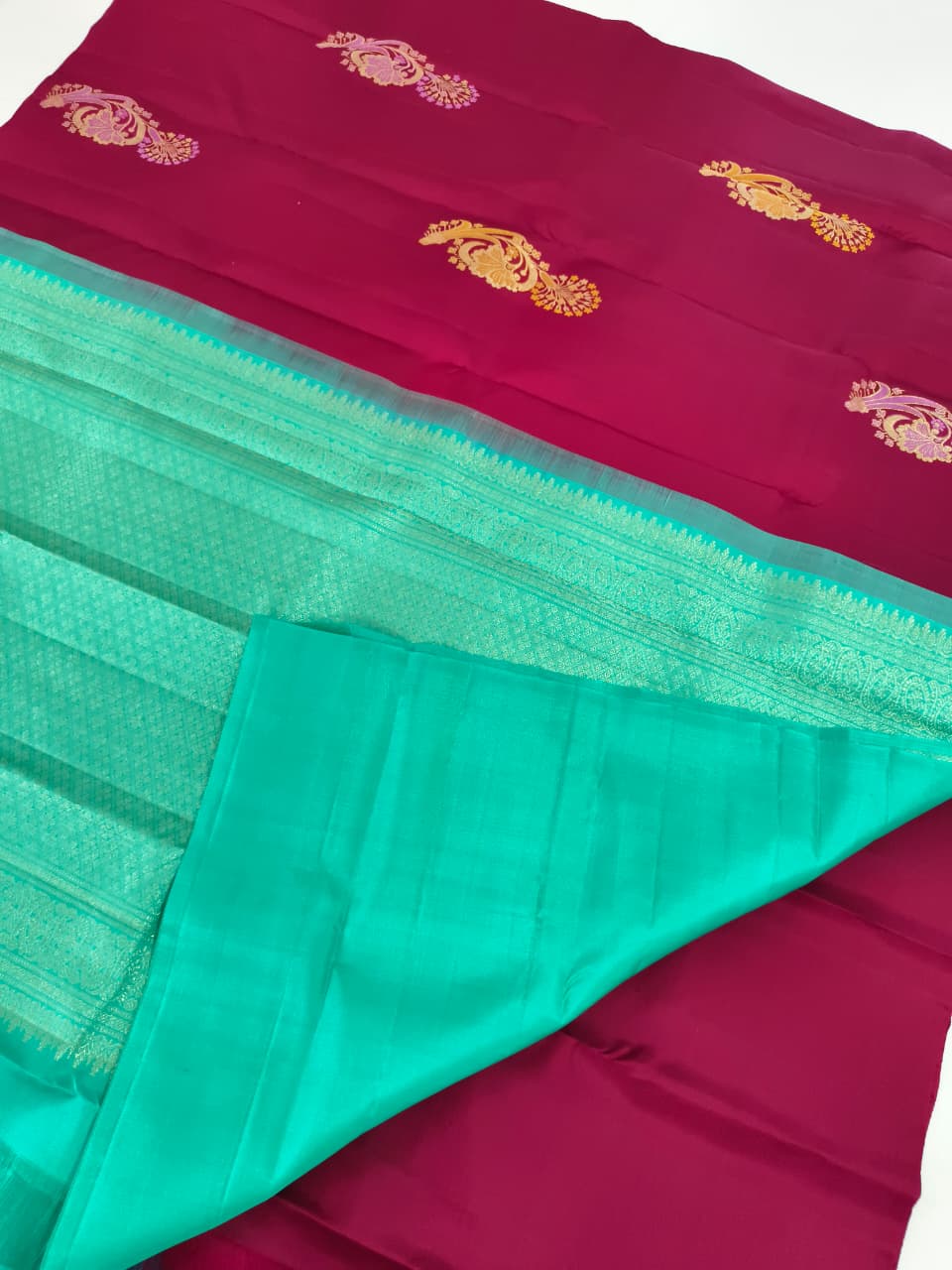 Pure Kanchipuram Handloom Borderless Silk Saree -Maroon with Turquoise Contrast