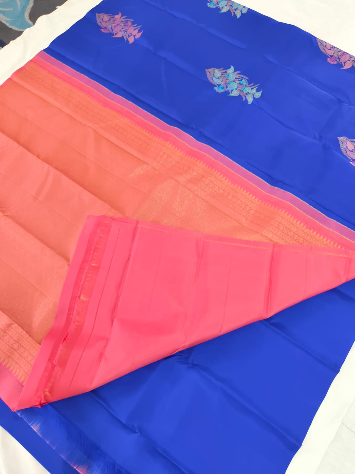 Pure Kanchipuram Handloom Borderless Silk Saree -Navy Blue with Light Pink Contrast