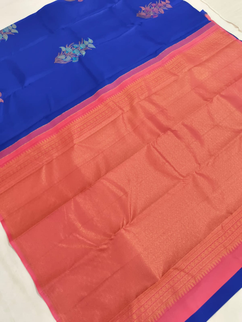 Pure Kanchipuram Handloom Borderless Silk Saree -Navy Blue with Light Pink Contrast