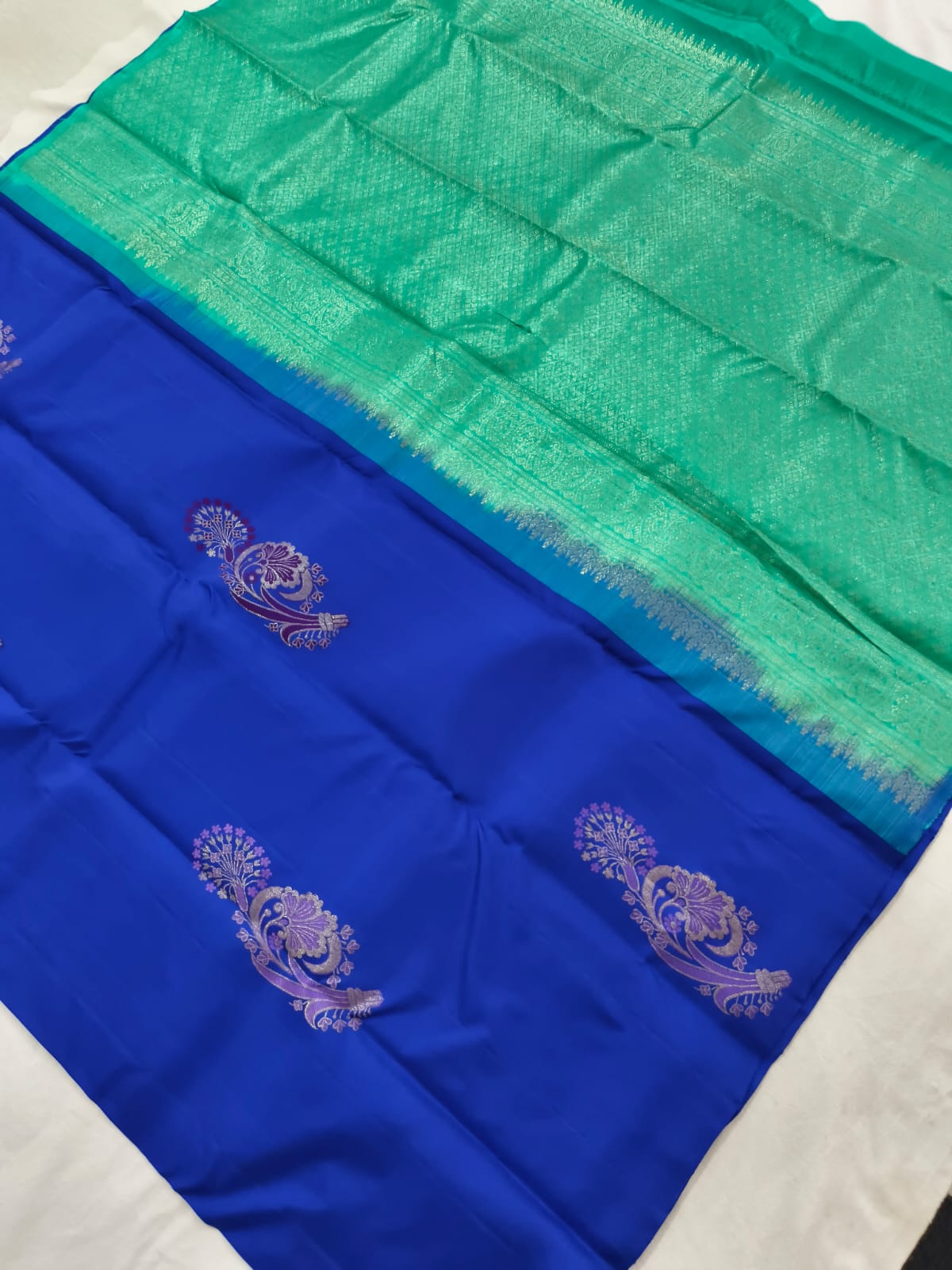 Pure Kanchipuram Handloom Borderless Silk Saree -Navy Blue with Turquoise Contrast