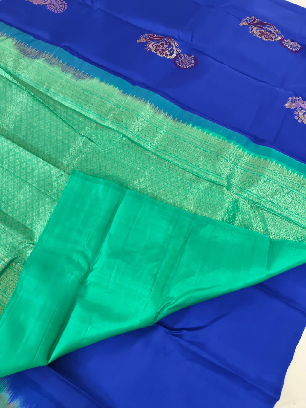 Pure Kanchipuram Handloom Borderless Silk Saree -Navy Blue with Turquoise Contrast