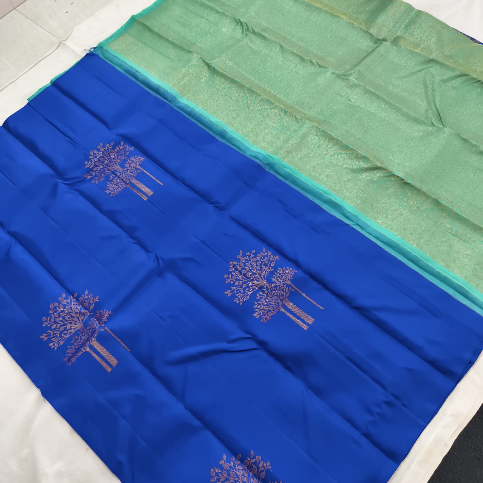 Pure Kanchipuram Handloom Borderless Silk Saree - Blue with Turquoise Contrast
