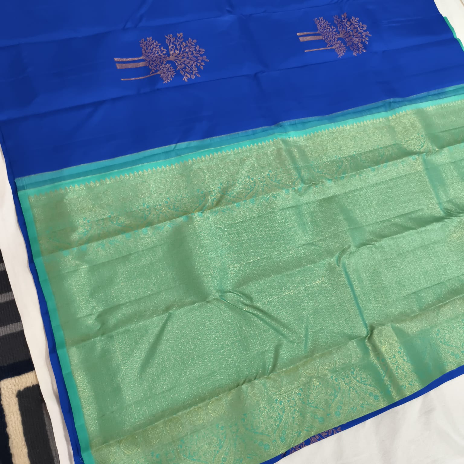 Pure Kanchipuram Handloom Borderless Silk Saree - Blue with Turquoise Contrast