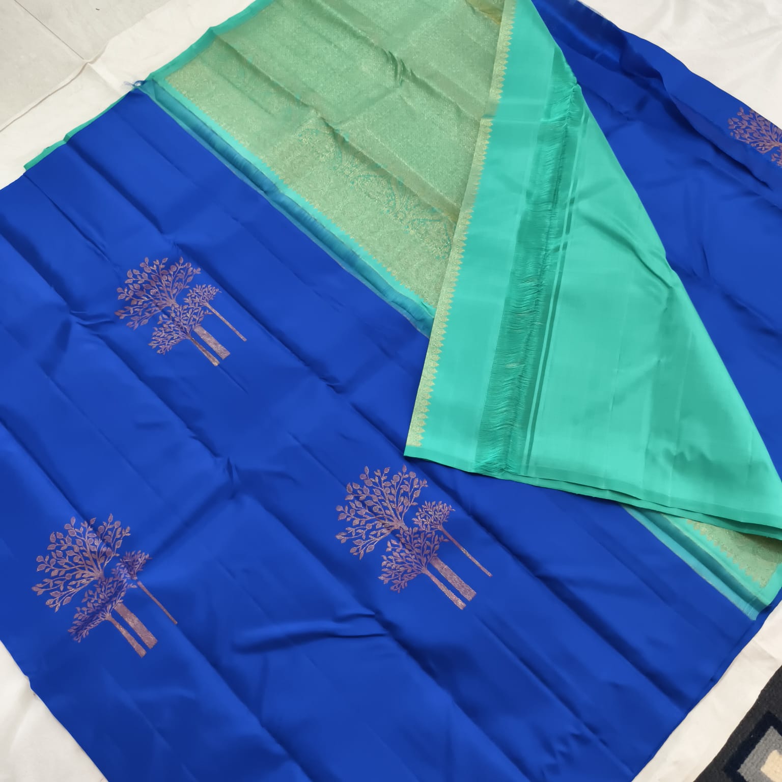Pure Kanchipuram Handloom Borderless Silk Saree - Blue with Turquoise Contrast