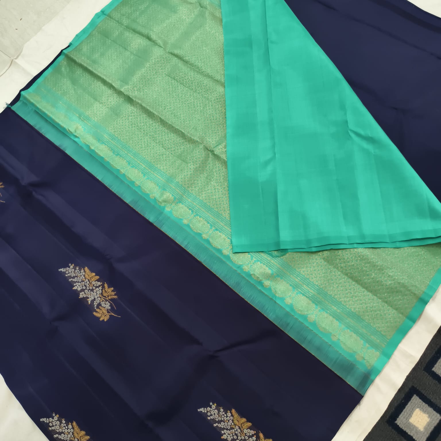 Pure Kanchipuram Handloom Borderless Silk Saree - Dark Navy Blue with Turquoise Contrast