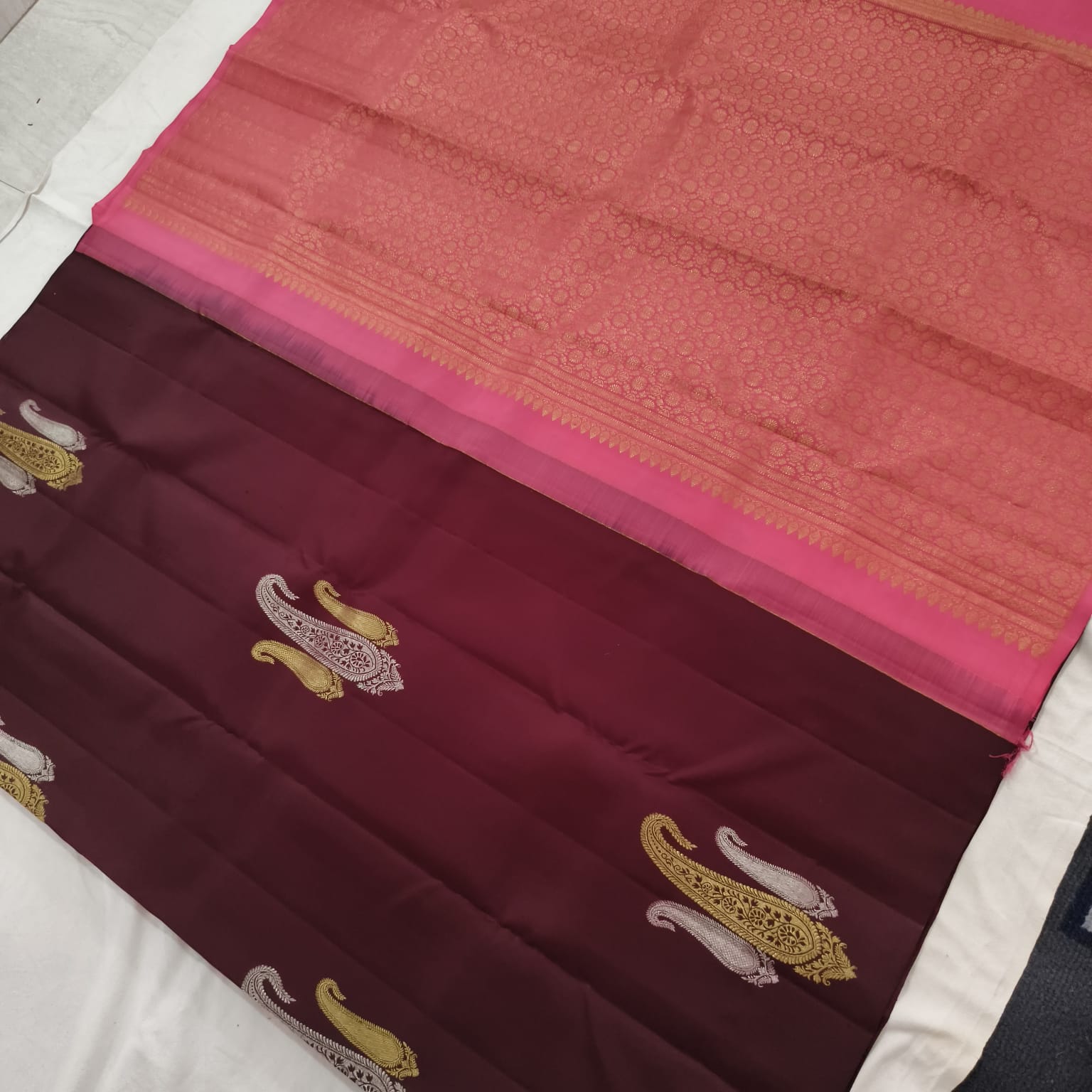 Pure Kanchipuram Handloom Borderless Silk Saree -Deep Chocolate with Light Pink Contrast