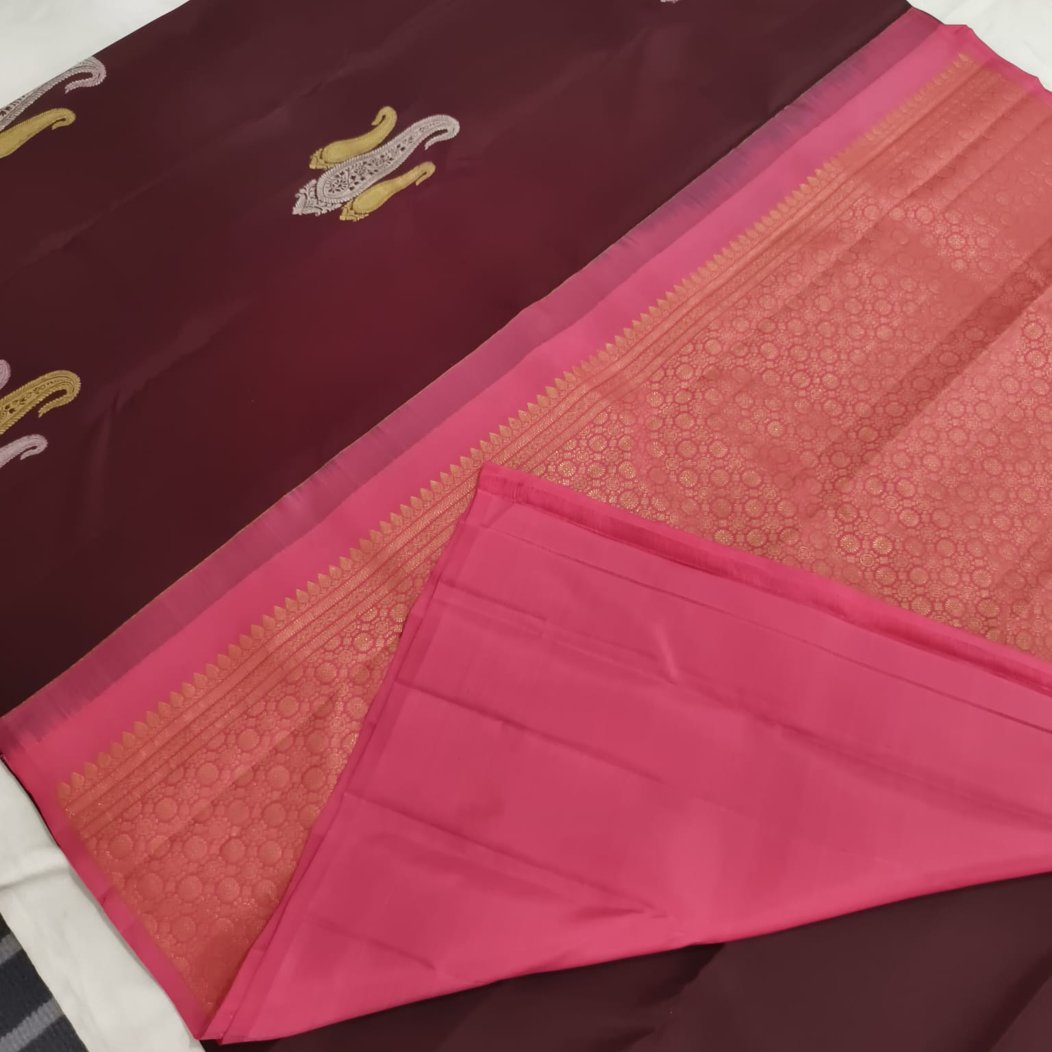 Pure Kanchipuram Handloom Borderless Silk Saree -Deep Chocolate with Light Pink Contrast