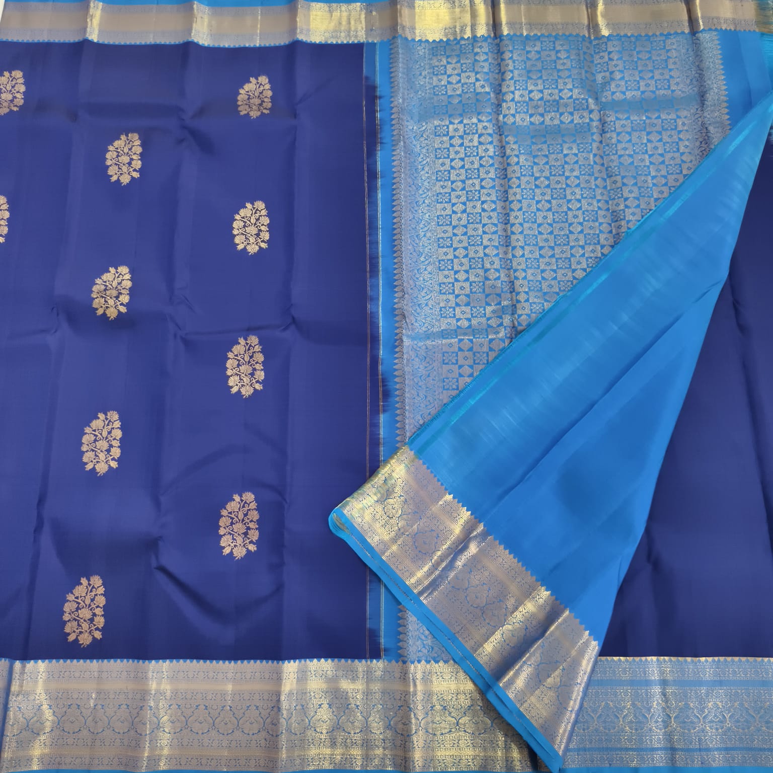 Pure Handloom Kanchipuram Silk Saree - Dark and Light Blue Contrast