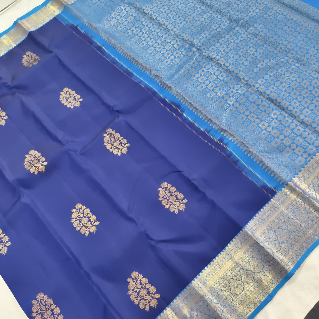 Pure Handloom Kanchipuram Silk Saree - Dark and Light Blue Contrast