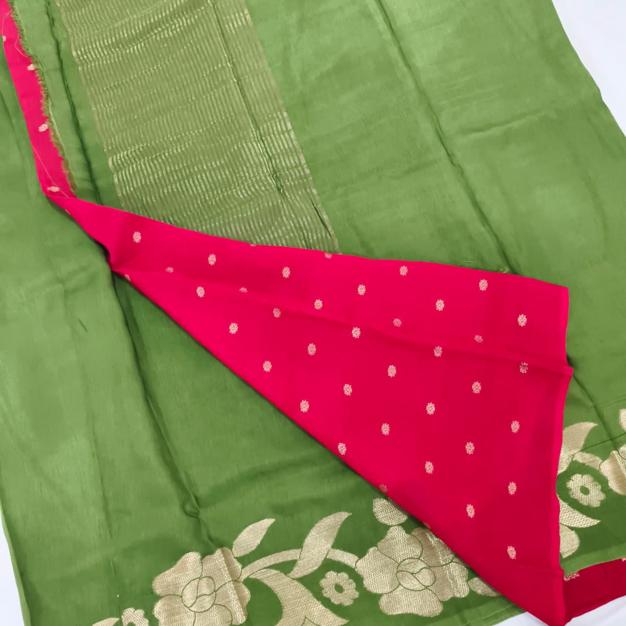 Green Fancy Crepe Saree with Pink Contrast blouse