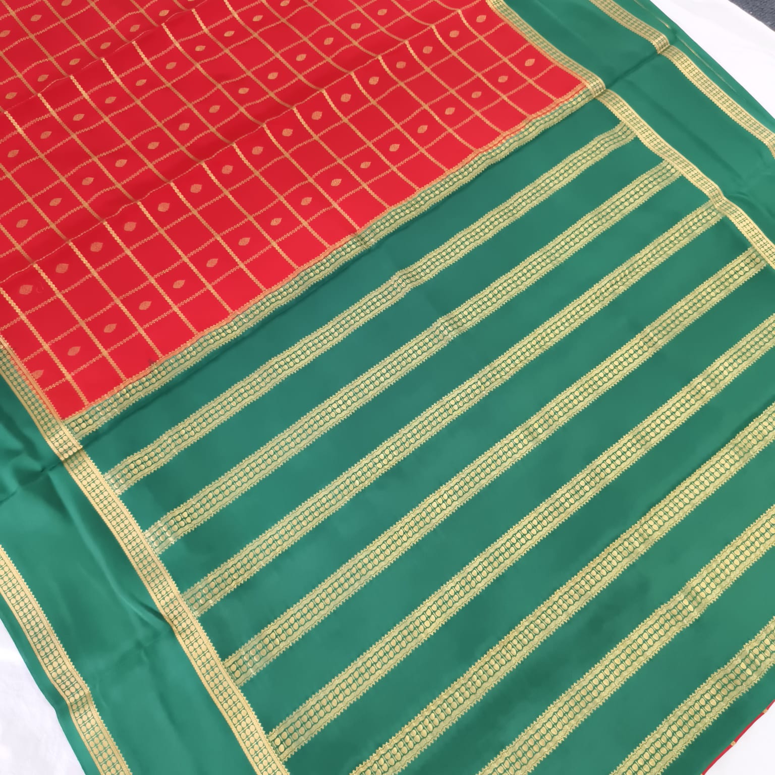 Pure Mysore Crepe Silk Saree – Red with Rama Green Contrast