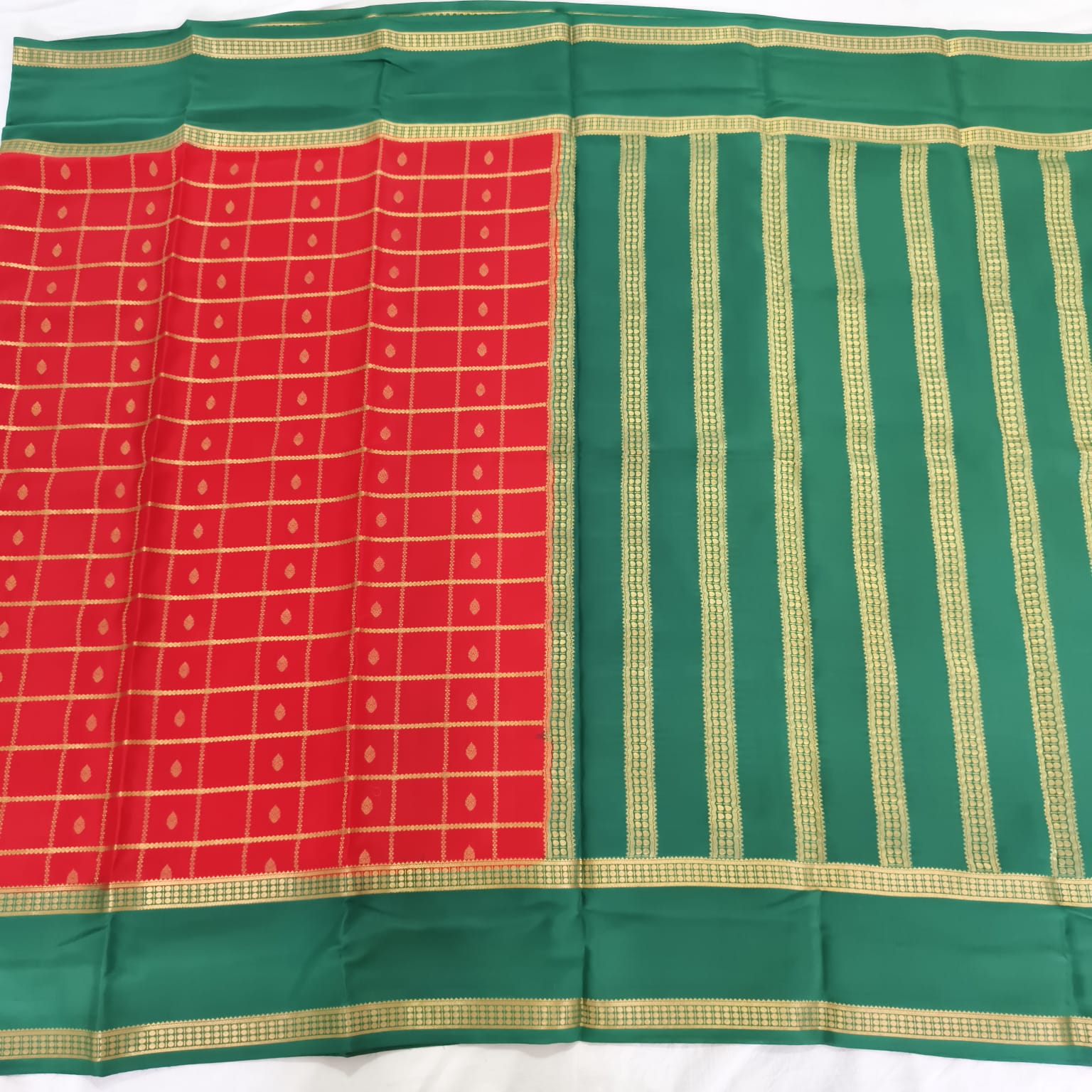 Pure Mysore Crepe Silk Saree – Red with Rama Green Contrast
