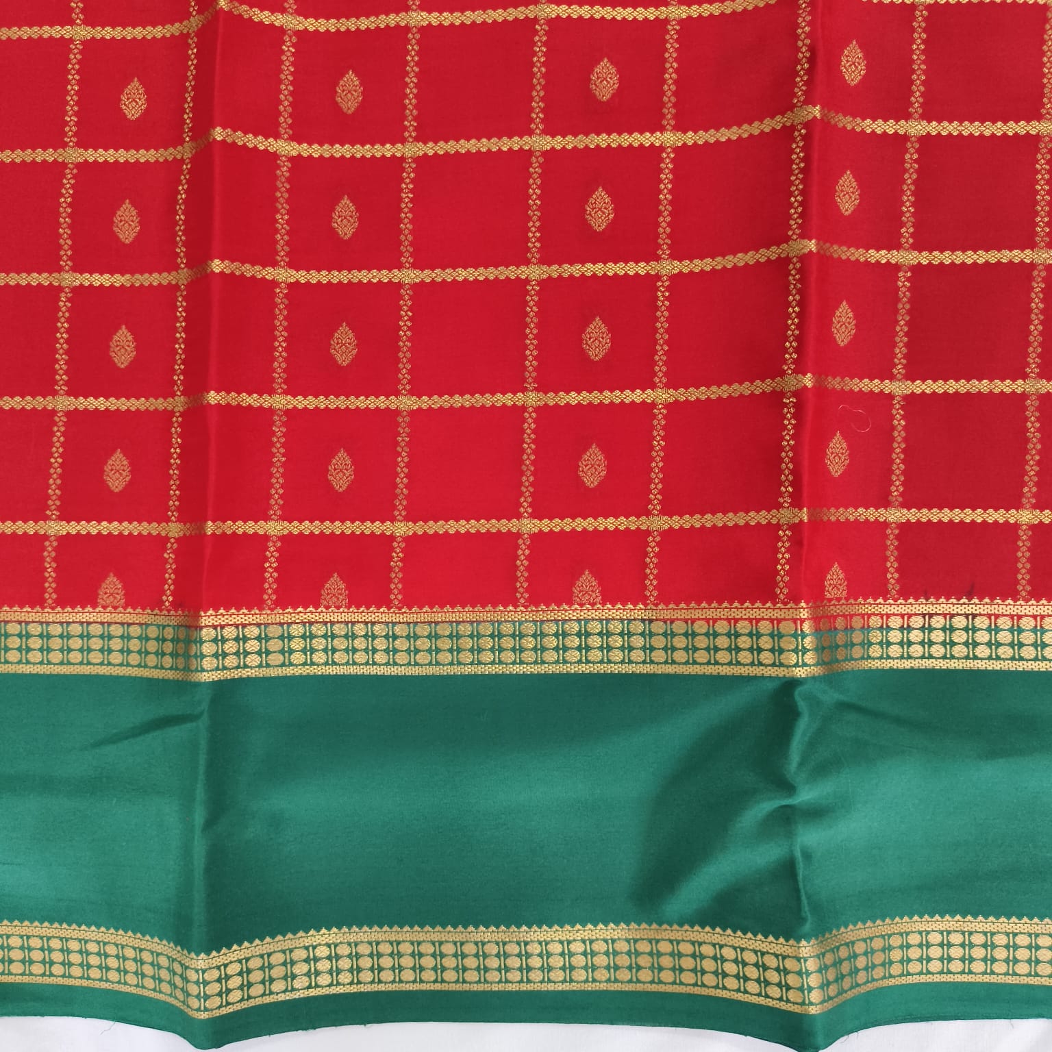Pure Mysore Crepe Silk Saree – Red with Rama Green Contrast