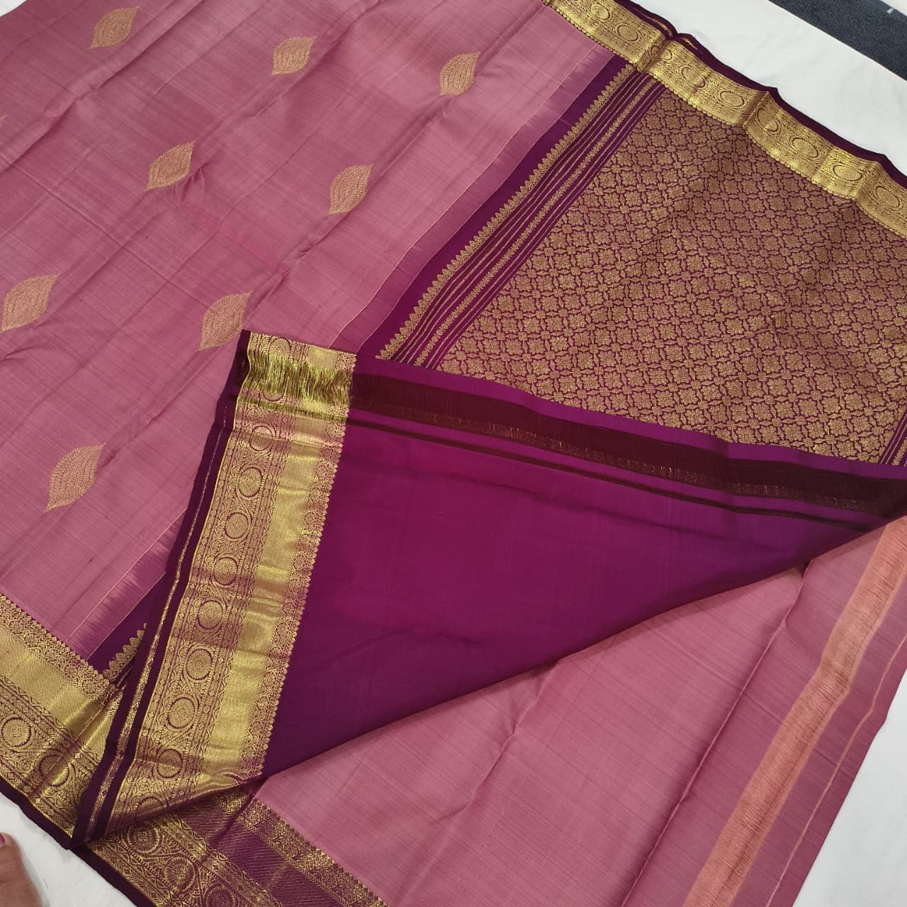 Pure Kanchipuram Handloom Silk Saree- Onion Pink with Wine
