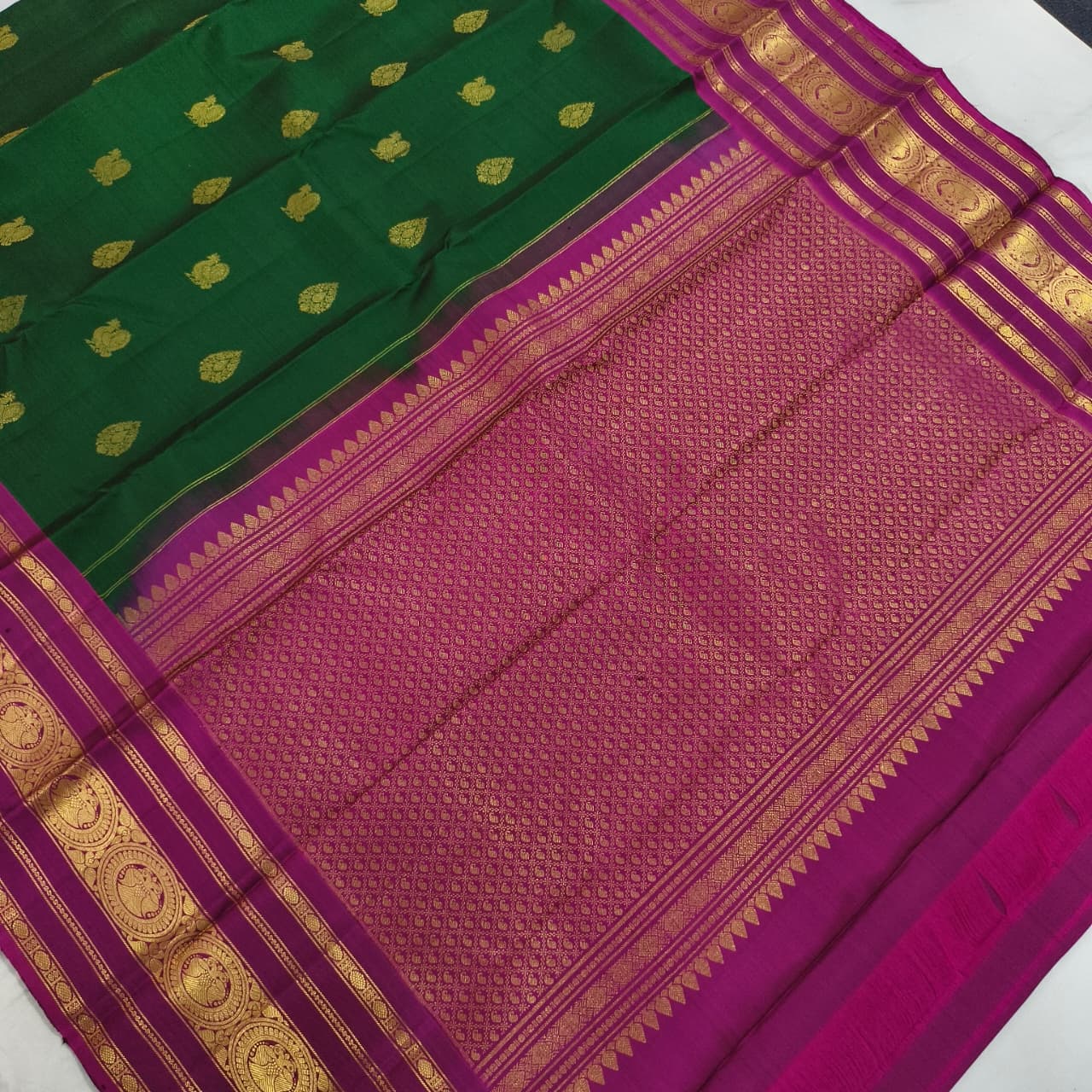 Pure Kanchipuram Handloom Silk Saree- Bottle Green With Magenta