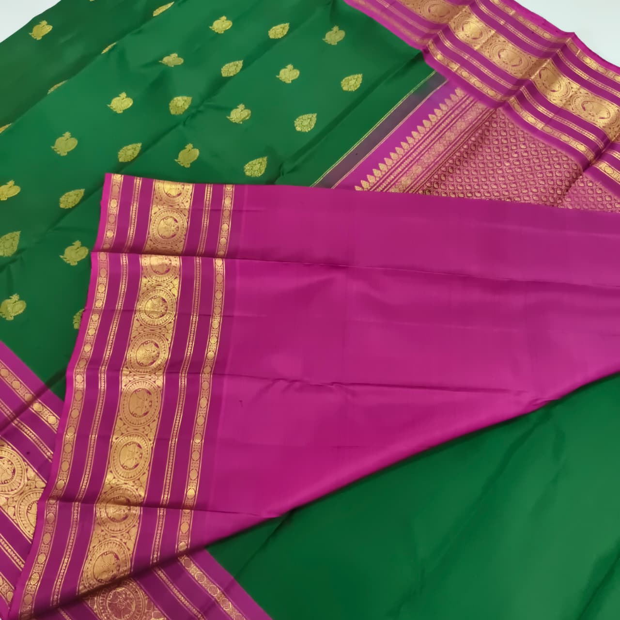 Pure Kanchipuram Handloom Silk Saree- Bottle Green With Magenta