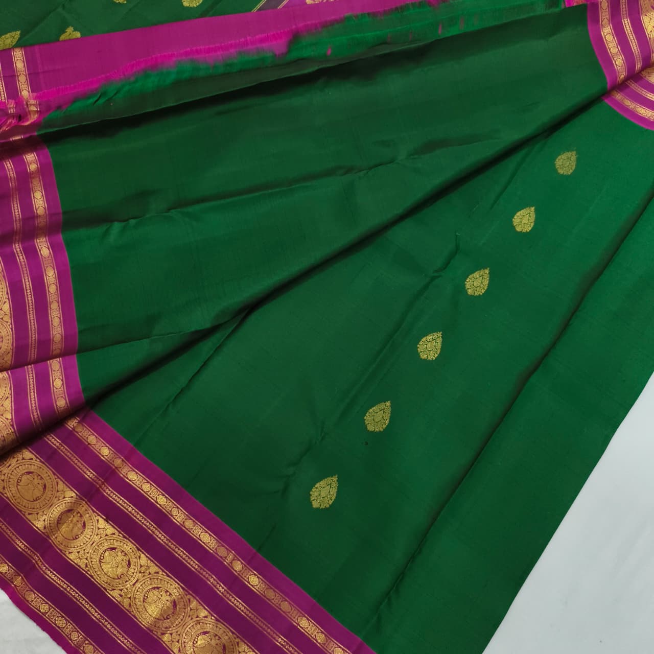 Pure Kanchipuram Handloom Silk Saree- Bottle Green With Magenta