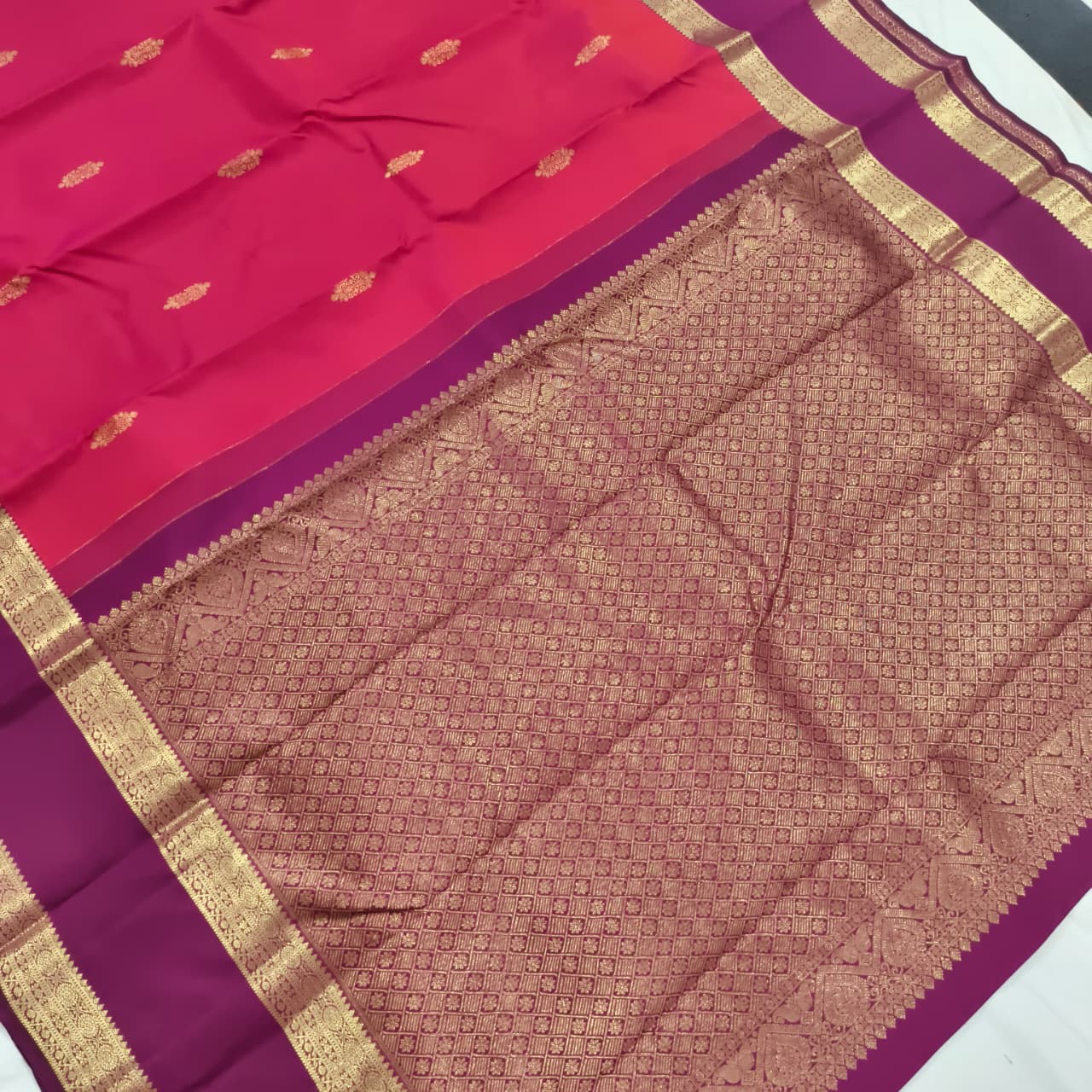 Pure Kanchipuram Silk Saree – Coral Pink and Wine Contrast