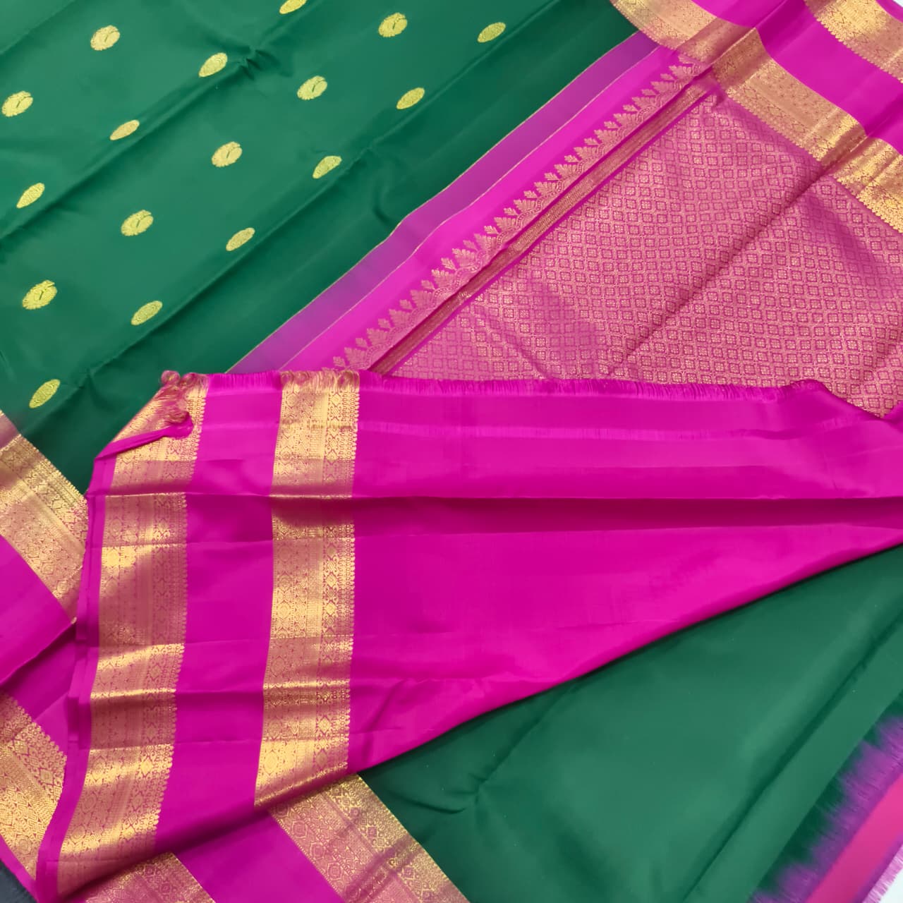 Pure Kanchipuram Silk Saree –Bottle Green and Rani Pink