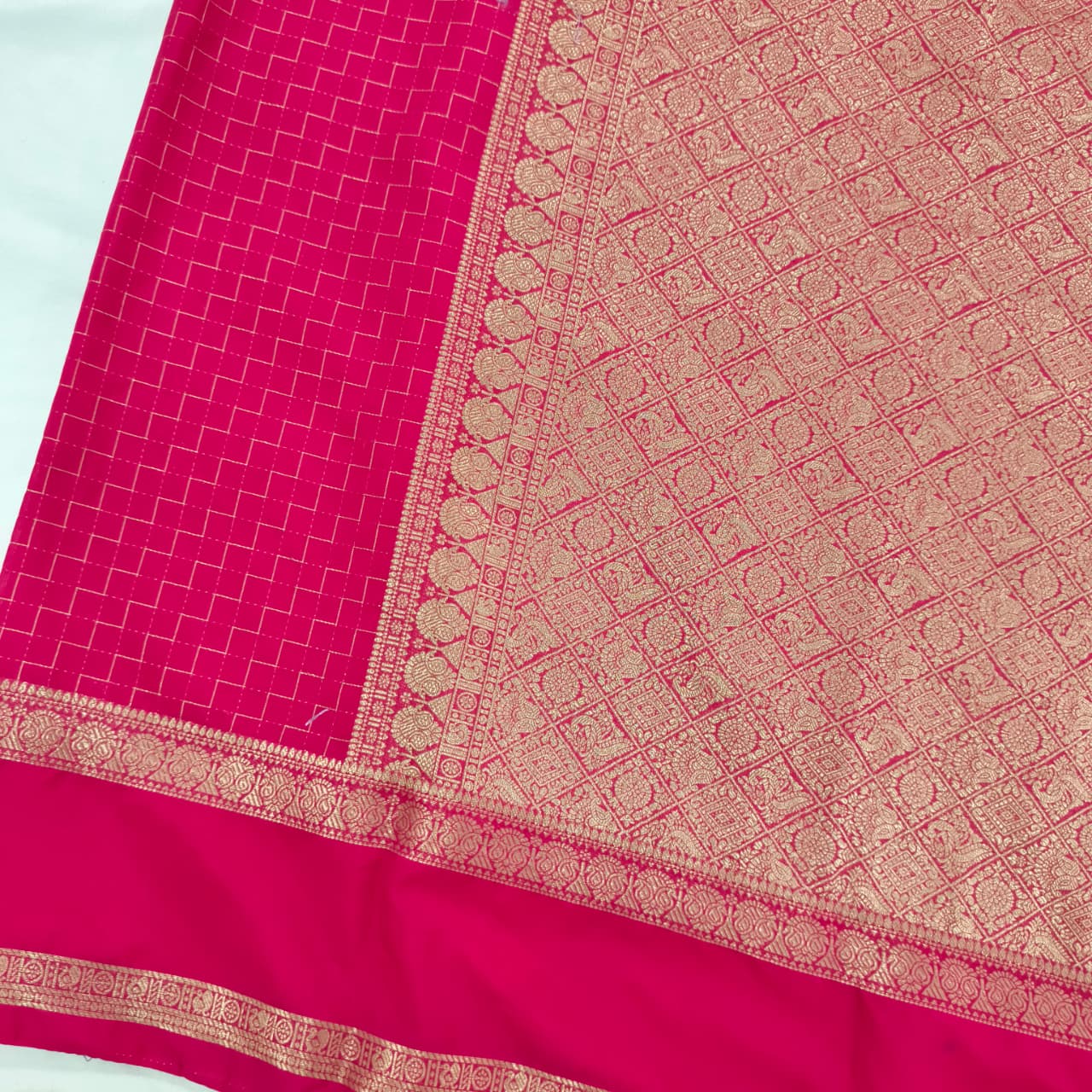 Viscose Crepe Saree- Rani Pink