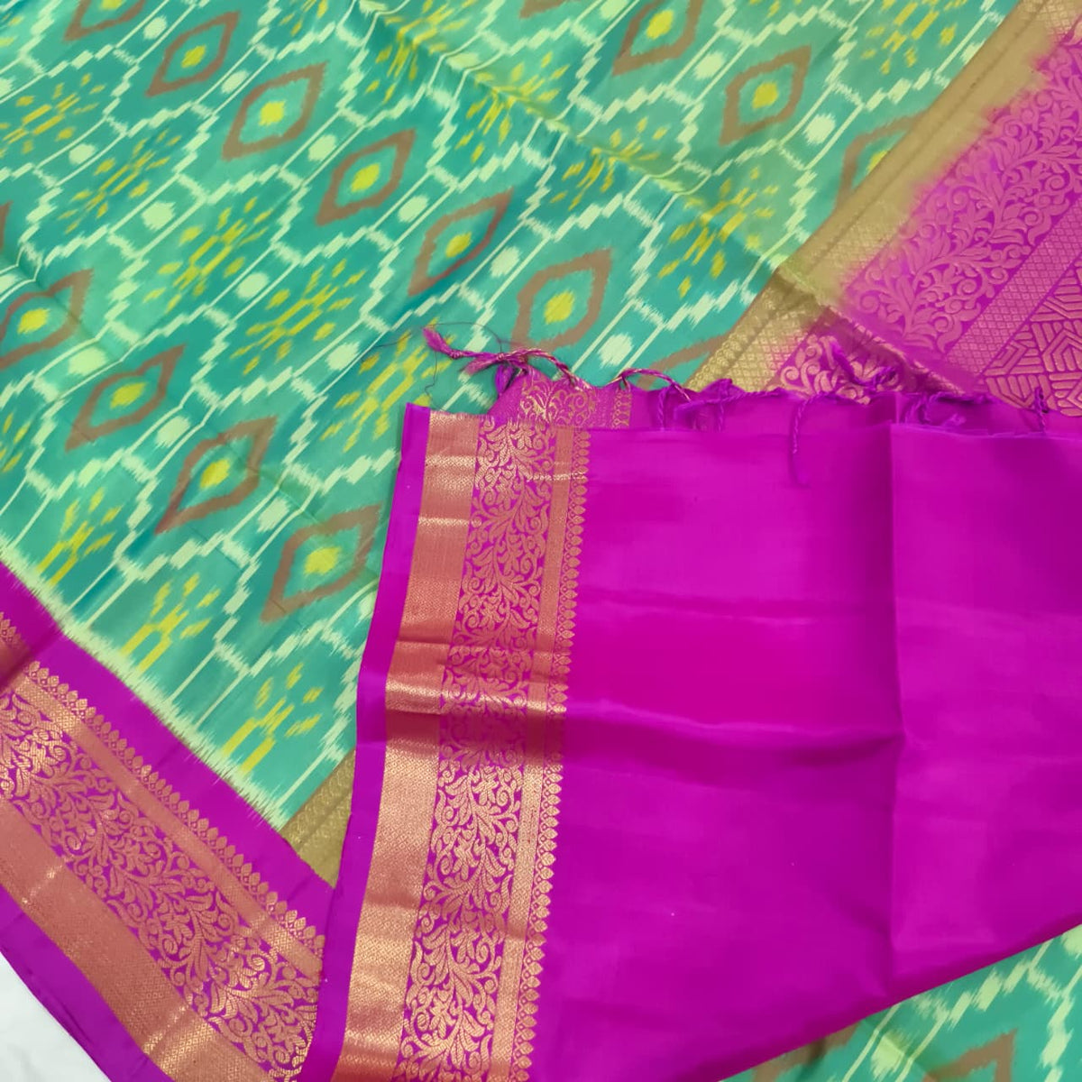 Pochampally Pure Soft Silk Saree – Sea Green and Magenta Contrast