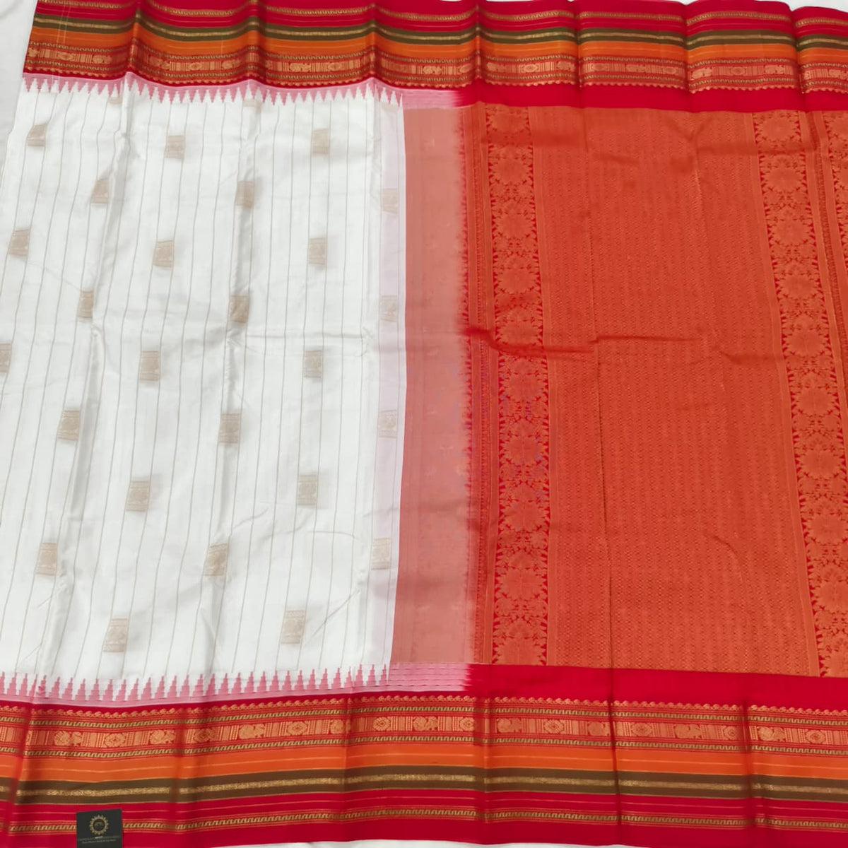 Gadwal Pure Silk Saree – White and Red Contrast